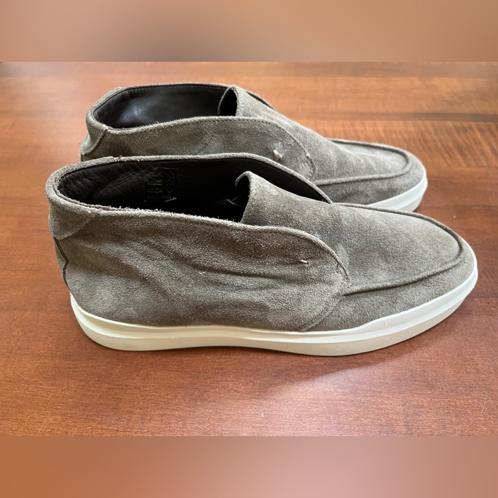 NWOT Boggi suede slip on boots/ shoes size UK 42 (9.5 Cdn)